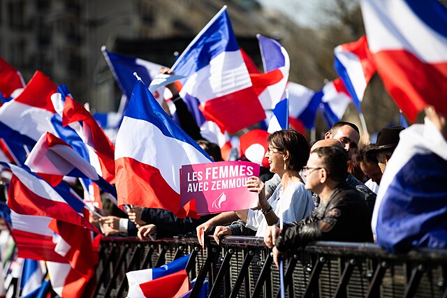 Figure 1 : Pancarte « Les femmes avec Zemmour » du meeting du Trocadéro du 27 mars 2022 © Anh De France